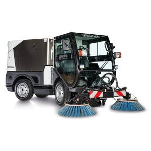 Outdoor cleaning machine